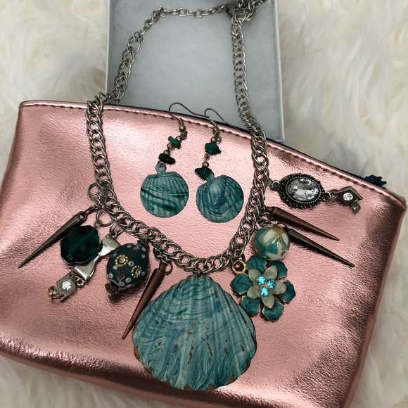 Accessories - Seashell charm necklace & matching earring…